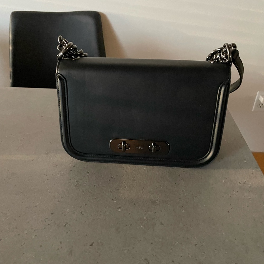 Coach swagger shoulder bag large